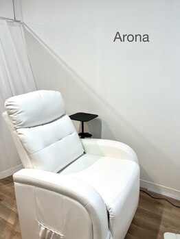 アローナ(Arona)の写真/アイブロウ・まつげパーマorマツエクとネイルの同時施術OK！ハイセンス&もちの良い丁寧な施術◎時短にも♪