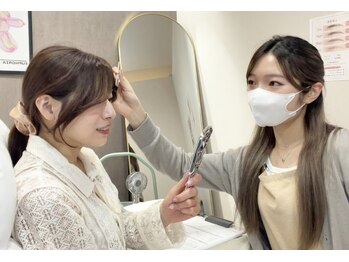 ホワイトアイ 仙台店(WHITE EYE)の写真/夏休みは学生も通いやすいアイブロウサロンで！お手頃価格で理想の眉を目指す充実の時間☆