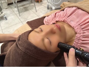 ノーマ(NORMA)の写真/【筋膜リリース×シミケア】　首・肩＋顔の筋膜リリース×お悩み別美容機器で小顔＆美肌◎