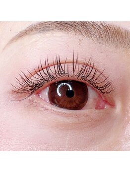 ミュービューティースタジオ(M BEAUTY STUDIO)の写真/エクステだけど派手になりすぎない、ナチュラルでかわいい仕上がり！カラーエクステで抜け感も♪
