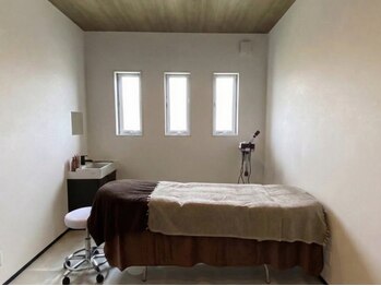 Pine tree 伊賀上野店 eyelashsalonの写真/【様々なお肌悩みに対応★】ハーブピーリング/毛穴ハイドロでニキビ・シミ・シワ・たるみにアプローチ!