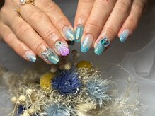 サロンドフォーエイチ(salon de 4H)/人魚の鱗ネイルがかわいい！