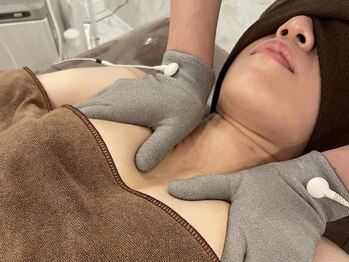 シャルマン(Charmant)/豊川初の機器でバストアップ