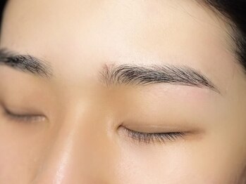 エイティスト(8ist)の写真/自眉を活かして美人度アップ！眉毛WAXスタイリングで、自然な垢抜け眉へ＆朝のメイクも楽々時短♪[新宿]