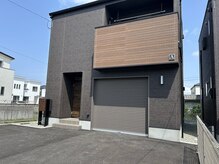 サラーム 沖浜店(Salaam)の雰囲気（建物前に【3台】駐車可能◎端から詰めて駐車お願いします。）