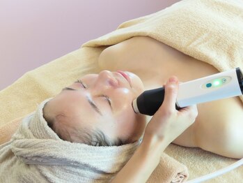 アイビー 二子玉川店(IB)の写真/【高技術×速効性】たるみ予防やフェイスラインを引き締めたい方におススメ★施術直後のスッキリを実感♪
