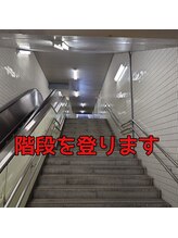 ヘッドアンドイヤーリラクゼーション ルナール(LE NARL)/桜通線は地下深いので階段が長い