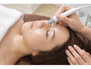 ハミングスキン(Humming skin)の写真/【ハイドロ毛穴洗浄】今ならハーブピーリングご予約で小鼻の毛穴洗浄プレゼント中！