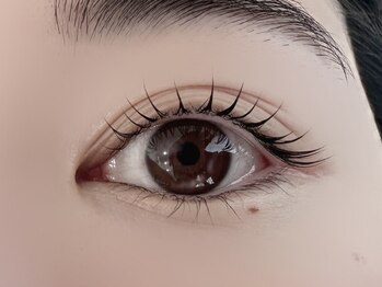 イニョン(INYON)の写真/【完全個室】素材を活かしたデザインｘ施術時間60分と時短◎次世代まつ毛パーマ￥5500でご案内！