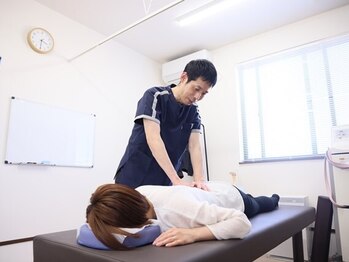 栗東なかむら整体院の写真/【腰痛の原因は腰だけではない】肩・背中・足など総合的な部分もチェックしオーダーメイド施術で解決◎