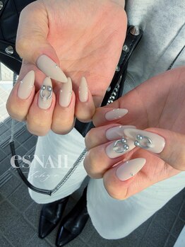 エスネイル 新宿西口店(es NAIL)の写真/有名人ご用達サロン◎ハンド・フットともにオフ込定額クーポン多数！やり放題プランで華やかな指先に♪