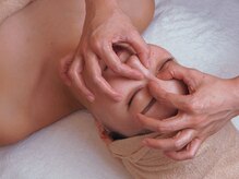 アントミョンス(Ant Myons)/輪郭をつくる小顔コルギ