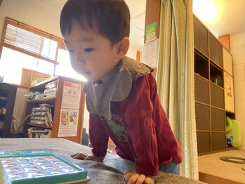 子育てママの整体サロン/施術中のお子様の様子