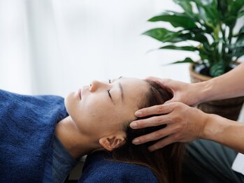 フラット柏(FLAT柏)の写真/デスクワークやスマホ疲れに◎ヘッドスパ×美容鍼で癒しと小顔ケアを同時に