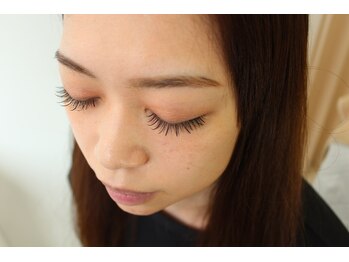 キャロル(carol)の写真/魅力を引き出す！ワンランク上の目元デザインをご提案★個室でゆったり施術◎大人女性に大人気♪