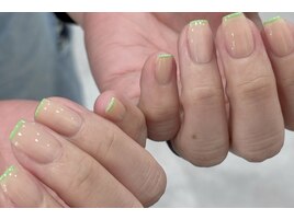 細フレンチネイル