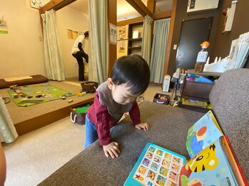 子育てママの整体サロン/施術中のお子様の様子