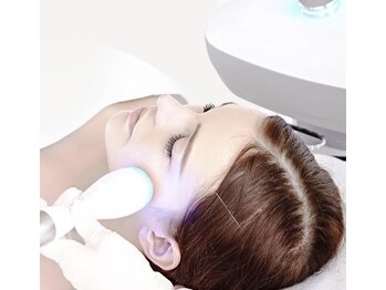 ラシク(LASHIQ)の写真/《たるみ・ほうれい線に》内側から引き上げ、ハリ弾力と透明感のある艶肌へ