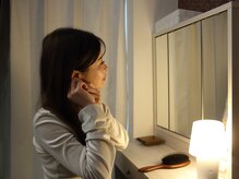 スイミンテラス 八丁堀店の雰囲気（鏡とヘアブラシがあるからお手掛け前でも◎）