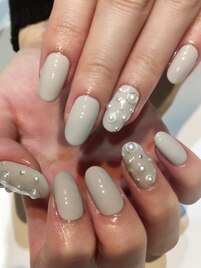 グレージュネイル