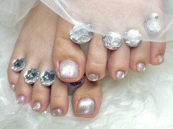 フィールネイル 天神橋店(feel nail)の写真/素足を見せるならフットネイルも♪トレンドデザイン多数あり【親指アート¥6300】角質ケアとセットも◎