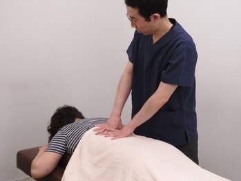丸の内接骨院グループ 銀座リリース整体院の写真/《ボキボキしない整体施術★》筋肉・筋膜を整え根本改善！慢性的な腰痛もお任せください◎#銀座