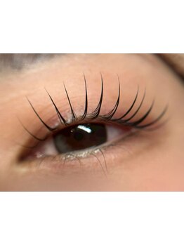 ナチュラル上品な目元にしたい