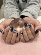 チェリーブロッサム(A CHERRY BLOSSOM)/ネイビーにお花柄アート