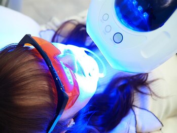 ホワイトニングカフェ 守山店/照射中