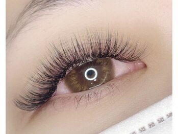 アイラッシュサロン ブラン 名古屋パルコ店(Eyelash Salon Blanc)の写真/【圧倒的存在感の目元に★高密度のふんわりまつ毛◎】負担最小限＆モチの良さを追求したボリュームラッシュ