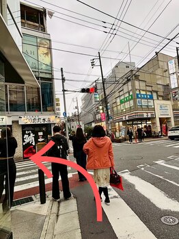 エモーション 自由が丘店(Emotion)/一つ目の信号を左に曲がります