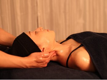 コンフォータブルボディ(Comfortable Body)の写真/【主婦人気No2】全身リンパマッサージ50分×ヘッドスパ30分￥14600→￥6800☆国家資格者を指導する講師担当