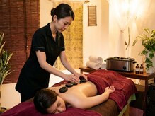 ケアリストステージ/ホットストーン◆施術風景