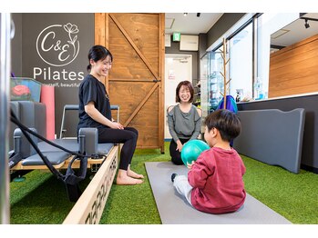 シーアンドイー 新松戸店(C&E)の写真/【お子様同伴OK】完全貸切空間でママも安心♪マシンピラティスで産後の体型戻し＆姿勢改善＆運動不足解消◎