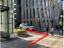 ザ ベルネス オモテサンドウ(The bellness omotesando)/COACHを左に曲がります[表参道]