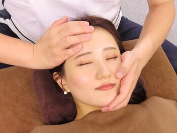 本多鍼灸整骨院の写真/《国家資格者による頭蓋骨から矯正する小顔矯正 ￥3,900》本気の小顔を目指す方にオススメ☆クーポンも◎！