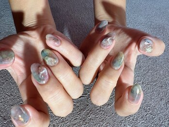 シー(Shhh...)/絶妙カラーニュアンスデザイン