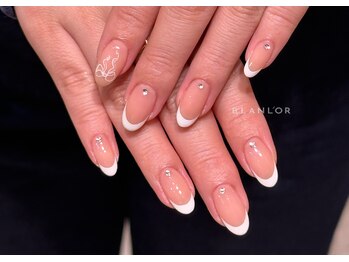 白フレンチ×リボン