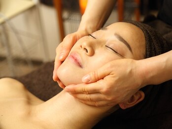 フルール/施術風景・フェイスマッサージ