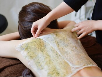 エミルカ 千葉店(EMILUCA)の写真/特別な日の為に準備！一生モノの大切な日に向けて誰もが見惚れる美しい背中へ♪≪シミ改善/ニキビケア≫