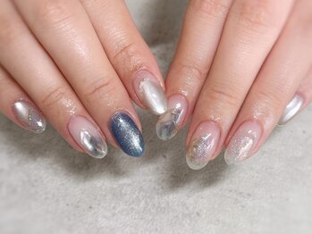 シーン(SHEEN)/冬のブルーニュアンスネイル