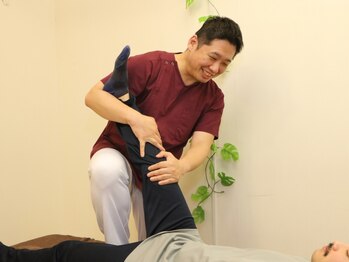 東梅田カイロプラクティック整体院の写真/【高齢者歓迎】肩、股関節や腰、歩行時の不安定感や日常生活の動作の改善を目指しませんか？