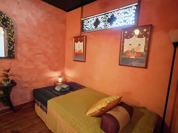 サラデーン/サラデーン古式　施術ベット