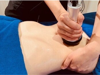 リフレ21(Refre21)の写真/お腹・腰回りスッキリ【くびれ集中♪脂肪分解キャビ＋発汗マット★60分￥4950】頑固な『浮き輪肉』も撃退♪