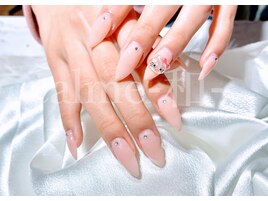 キティちゃんが主役の美爪ネイル