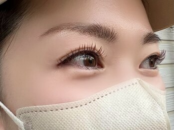 レーク アイラッシュ(LAKEeyelash)の写真/軽くてキープ力が高い"フラットマットラッシュ"つけ放題！エクステの本数の上限なしのメニューもあり◎