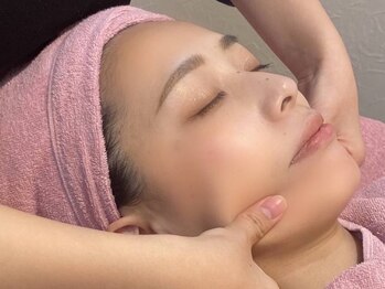 ベラドンナ 東武練馬店(Bella Donna)の写真/【毛穴引き締めケアSVコース￥9360】ビタミンC×お顔のシェービングでお肌の透明感＆ハリツヤUP!