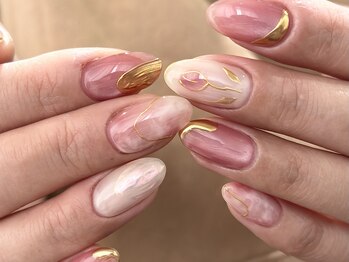 コンフィ(comfy)/チューリップネイル