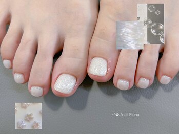 フィオナ(Fiona)の写真/♪足元から輝く、上品なシンプルペディキュア♪