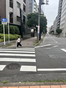 フッティ 千葉店(FOOTY)/横断歩道を渡り直進